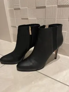 JIMMY CHOO 黒レザーアンクルブーツ