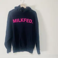 ピンク パーカー