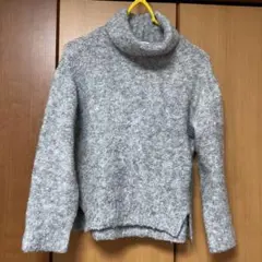 タートルネック　グレー