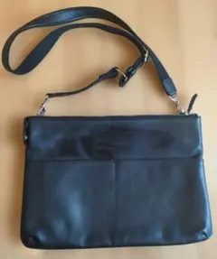 サコッシュ レザー ショルダーバッグ