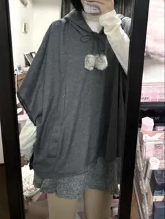 グレーポンチョ フード 袖レース もこもこボンボン ダークコア ウィッシュコア