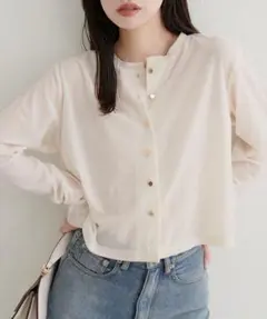 美品 ナチュラルクチュール　クルーネックシアーベロアカーデ　アイボリー