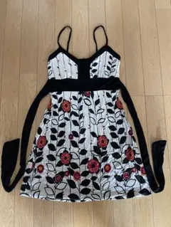 DOROTHY PERKINS ノースリーブ ワンピース 花柄のサムネイル