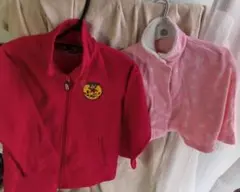 赤いフリースジャケットとピンクのケープセット
