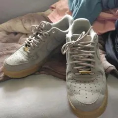 NIKE AIR FORCE 1 スニーカー アッシュグレー ガムソールのサムネイル