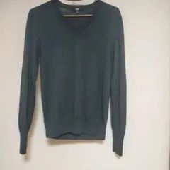ダークグリーン Vネック 長袖セーター ユニクロ