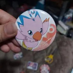 匿名配送 デジモン 缶バッジ テントモン デジモンアドベンチャー 泉