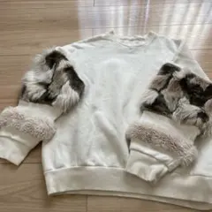 AMERI ファー付きホワイトスウェット