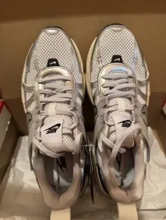 NIKE ウィメンズv2kラン:スニーカー　24.5