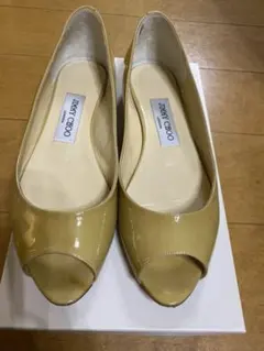 JIMMY CHOO ベージュ　フラットシューズ