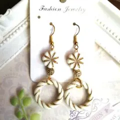 ホワイトゴールドツイストリングピアス/イヤリング(ハンドメイド: