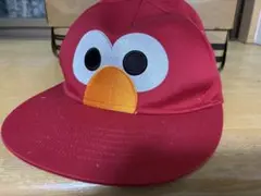 エルモの赤いスナップバックキャップ 中古品