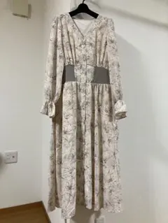 未使用品　ウエスト　リブ　花柄ロングワンピース 長袖 Vネック