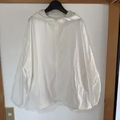ユニクロ　ポケッタブルUVカットパーカー　XL ホワイト