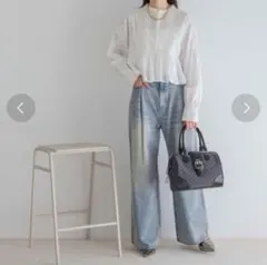 【タグ付き】ホワイト フリルデザイン 長袖シャツ　ジーナシス