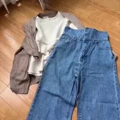 デニムワイドパンツとフリルトップスセット