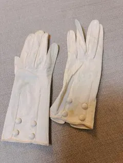 難あり！ホワイトレザー ボタン付きグローブ　イタリア製