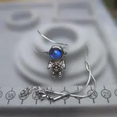 可愛い♡新品・未使用・天然石ラブラドライト宇宙飛行士 ネックレス