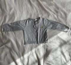 グレーの長袖カーディガン