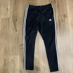 アディダス　スリムパンツ