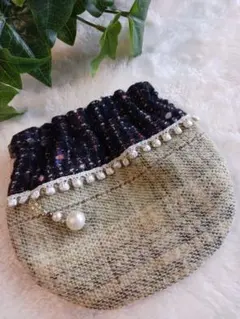 【最終お値下げです❗】【ハンドメイド】バネグチポーチ　レース、チャーム付き