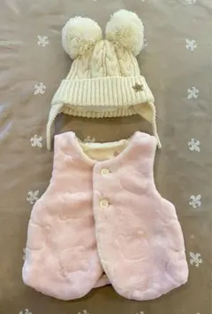 ニット帽(プティマイン)とピンクフリースベスト