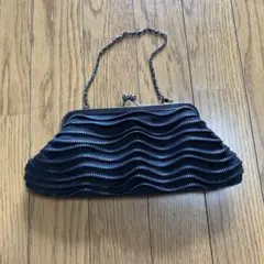 波状ジッパー　黒　パーティーバッグ　クラッチバッグ