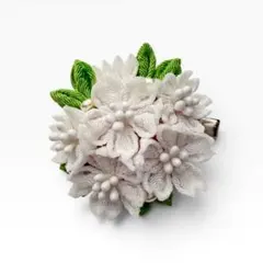 白色｜桜のヘアクリップ ブローチ 和洋装 ハンドメイド の つまみ細工