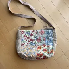 【ハンドメイド】リバティ　パッチワーク花柄 ショルダーバッグのサムネイル