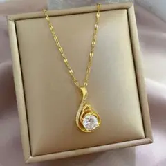 ドロップ型 ゴールド ネックレス 上品 大人可愛い 華やか オシャレ ストーン