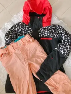 ROXYスノージャケット・SWIVELスノーパンツセットのサムネイル