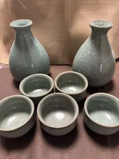 青緑色の陶器製酒器セット お猪口5個と徳利2個