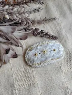 花のヘアピン　編み物　かぎ編み　ラメ　ハンドメイド