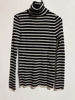 UNIQLO ボーダー柄 タートルネック セーター