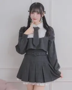 pium ネクタイ付きプリーツセットアップ グレー - メルカリ
