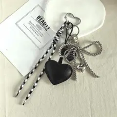 ハート型レザー風キーホルダー バッグチャーム カラビナ パラコード じゃらじゃら