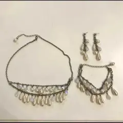 ネックレス　ピアス　ブレスレット