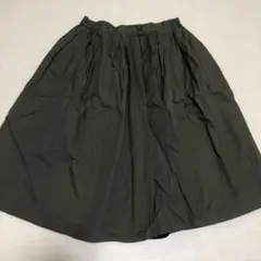 カーキ　ひざ丈　フレアスカート リバーシブル　ブラック　ウエストゴム仕様のサムネイル