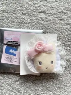 サンリオ　シークレットヘアクリップ　ホワイトフリル　マロンクリーム