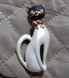 猫ブローチ 白黒　お洒落な猫