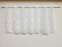 小窓用刺繍カフェカーテン　ホウイトローズ110x45cm