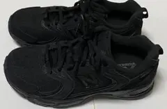 New Balance 530 ブラック スニーカーのサムネイル