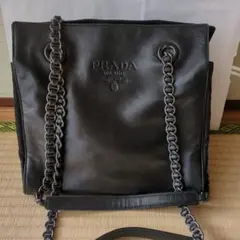 PRADA ブラックレザー ショルダーバッグ