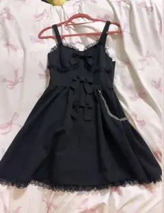 黒のリボン付きノースリーブワンピース