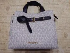 マイケルコース サッチェル スモール MKシグネチャー バニラ/ブラック