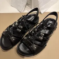 MANOLO BLAHNIK ブラックサンダルのサムネイル