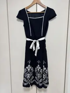 A-proudly ネイビー　刺繍入り　ワンピース