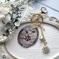 ⭐3094⭐❣️大人可愛い華やかアクセ❣️オリジナル✴インド刺繍バッグチャーム
