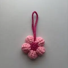 お花のキーホルダー ピンク 編み物 ハンドメイド
