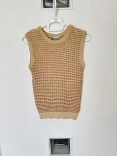 ベージュノースリーブニット